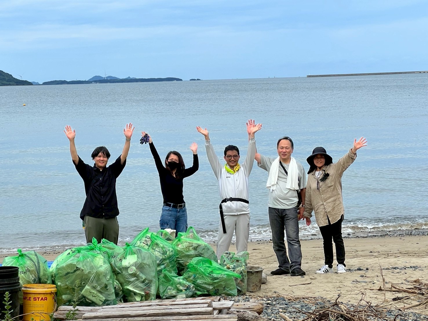 海岸清掃の集合写真
